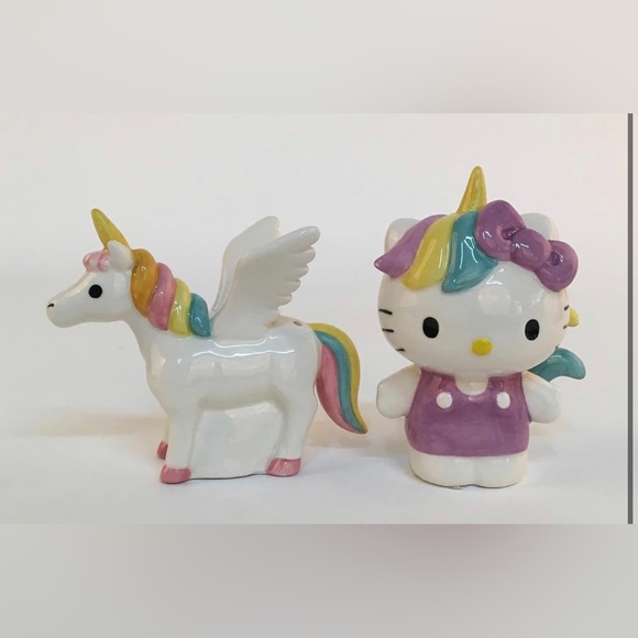 Hello Kitty Salt Pepper Shakers - New - Picture 1 of 2